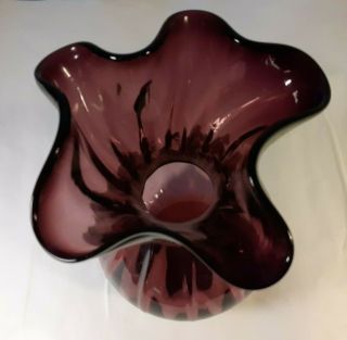 Vintage Burgundy Red Art Glass Vase Ribbed Spiral Pattern Ruffled Edge 7 