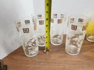 Set Of 4 Vintage Drinking Glasses W/ White Flower Design W/ Gold Upper Design