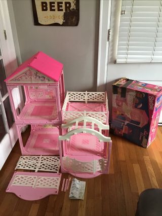 Vintage 1995 Barbie Pink ‘n Pretty House Playset
