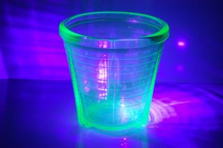 Vintage Green Depression Glass 2 Cup 1 Pint 16oz Measuring Cup - Uranium Glass