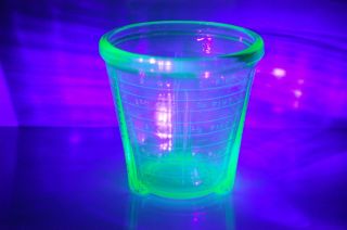 Vintage Green Depression Glass 2 Cup 1 Pint 16oz Measuring Cup - Uranium Glass 2