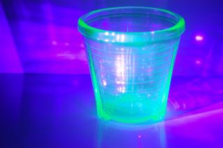 Vintage Green Depression Glass 2 Cup 1 Pint 16oz Measuring Cup - Uranium Glass 3