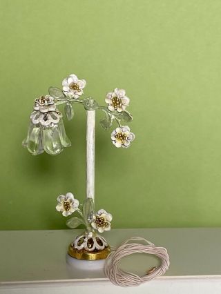 Vintage Electric White Floral Table Lamp By Artisan Brooke Tucker; 1:12 Scale