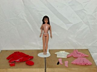 Vintage 1963 Mattel Barbie Skipper Doll With Outfits