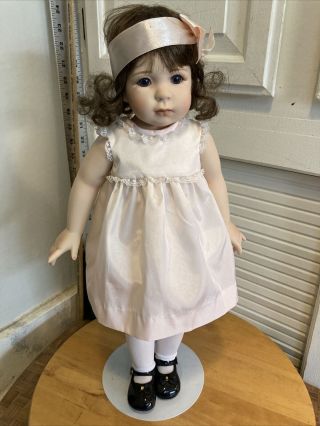 2000 Skylar By Jeanne Singer 18” 100 Porcelain Doll 463/1000 Pink Dress Stand