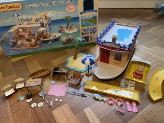 Sylvanian Families Seaside Cruiser House Boat And Accessories