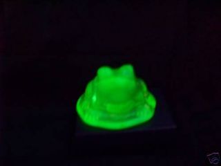 Vaseline Uranium Setting Baby Bull Frog Figurines Glow ( (id178784))