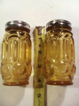 Vintage Set of LE Smith Moon And Stars Amber Gold Glass Salt And Pepper Shakers 2