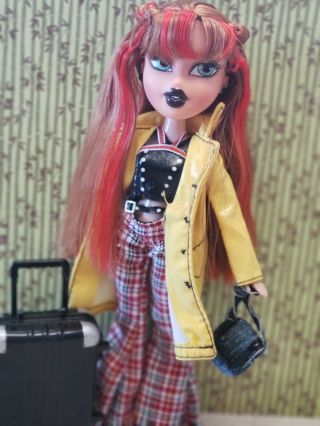 Bratz World Destination Pretty N Punk Meygan Doll In Clothes Purse Coat