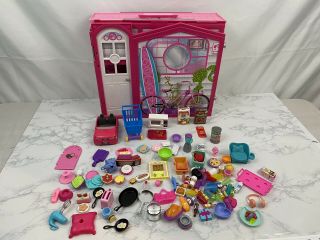 Barbie 2009 Mattel Glam Vacation Beach House Fold Out Travel 110,  Accessories