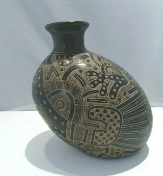 Nicaragua Modern Incised Pottery Vase Pre Columbian Style Black And Tan
