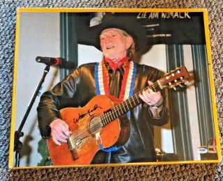 Willie Nelson Signed 16x20 Music Photo Psa/dna Certified
