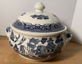 Churchill England Blue Willow Covered Vegetable Casserole Serving Dish No Chips
