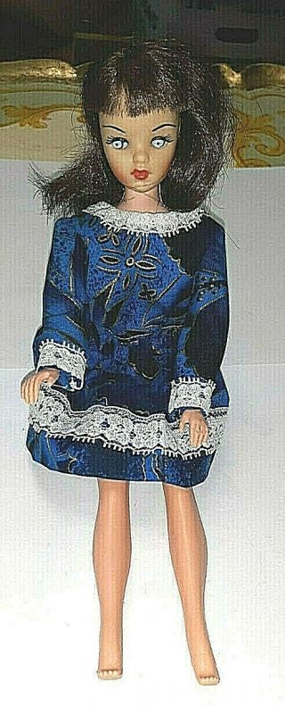 Vintage Clone Valentine Brunette Tnt Twist Turn Barbie Doll W Blue Print Dress