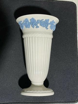 Vintage Wedgewood Of Etruria Barlaston Embossed Queensware 6.  625 " Vase