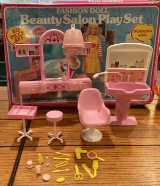 Vintage Arco Barbie Fashion Doll Beauty Salon Sink Most Accessories Box
