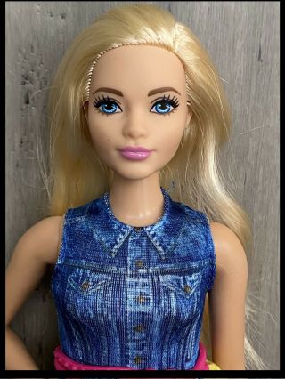 Barbie Doll Fashionistas Chambray Chic 22 Curvy