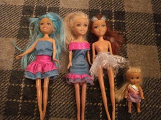 Bundle Of 4 X Dolls (barbie Style And Size) With Dresses & Little Sister Doll