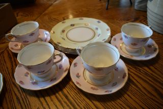 Colclough Bone China Made In England Floral Pattern - 4 Plates Cups & Saucers