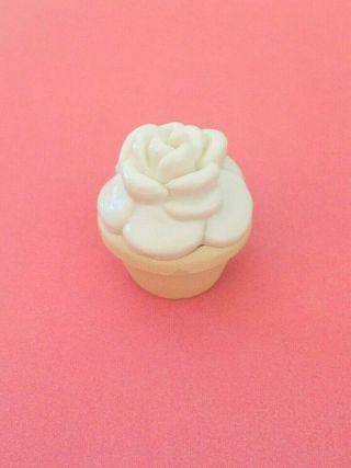 American Girl - Grace Thomas - Vanilla Cupcake From Pastry Cart