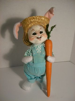 Large Standing Annalee Rabbit With Carrot And Straw Hat 2004