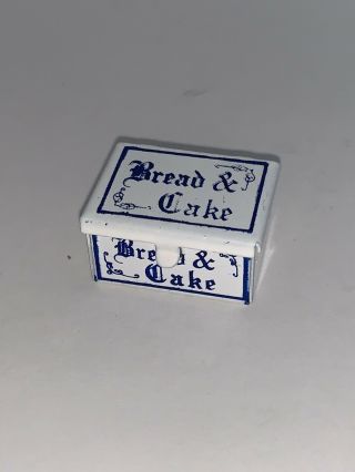 Dollhouse Miniature Bread And Cake Box By Town Square Miniatures 1:12