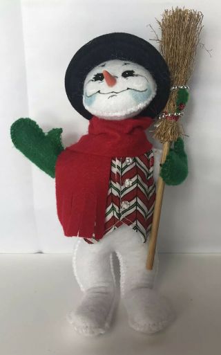 2008 Annalee 7” Elegant Snowman With Straw Broom