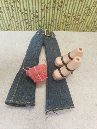 Bratz Doll Cloe Funk - N - Glow Coral Top,  Shoes Jeans.