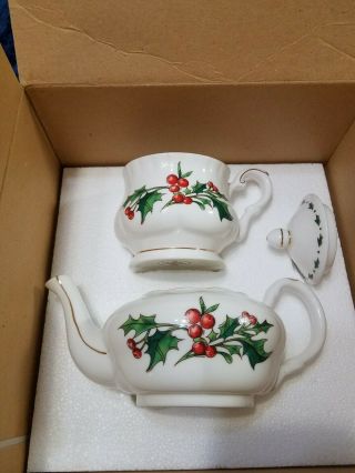 " A Cup Of Christmas Tea  Tea For One " Ct155 Fine Bone China