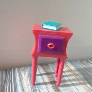 Barbie Bed To Breakfast Pink Lips Nightstand End Table Dollhouse Furniture