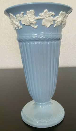 Vintage Wedgwood Of Etruria & Barlaston 8 5/8” Tall Vase Queensware Blue White