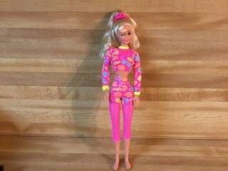 Mattel Barbie Blonde Jointed Work Out Netted Pants Clothes Headband Earrings
