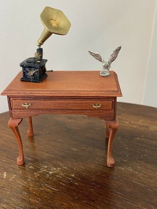 Dollhouse Miniature Side Table.  1:12 W/accessories