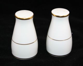 Noritake Heritage 2982 Salt & Pepper Shaker White With Gold Contemporary China