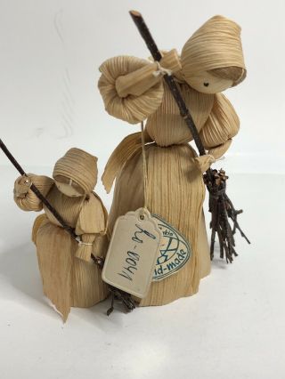 Vtg Corn Husk Doll Made In Czechoslovakia woman and child broom sweeping w/ tag 2