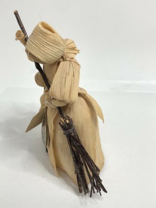 Vtg Corn Husk Doll Made In Czechoslovakia woman and child broom sweeping w/ tag 3