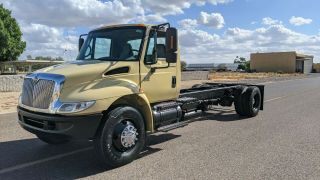 2004 International 4400 Cab And Chassis Dt530