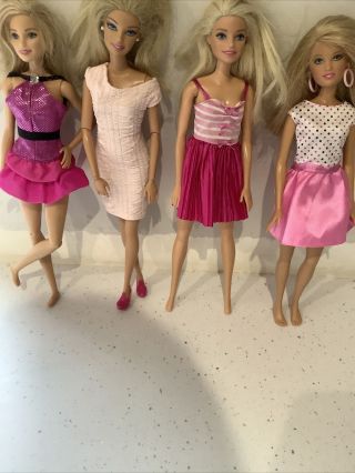 Barbie Fashionista And Other Dolls.  Some Articulated.  Two Flat Feet.  Dresses