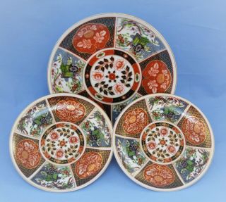 Vintage Japan Imari Porcelain Set Of 3 Plates