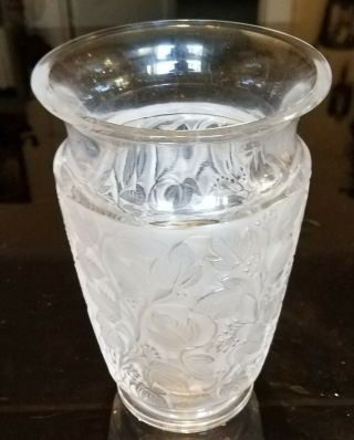 Stunning Lalique France Frosted Crystal " Deauville " Vase