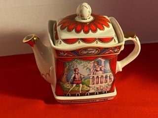 Romeo & Juliet Tea Pot.  Made In Sadler England.  Porcelain Tea Pot.  Gold Trim.