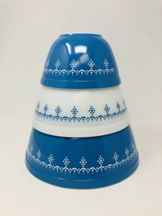 Pyrex Nesting Bowls Set Of 3 Snowflake Garland Blue White 401,  402,  403 Mixing