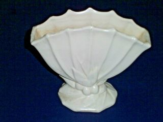 Vintage Mccoy Matte White Fan W/berries Planter Vase Pottery