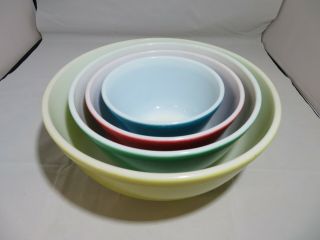 Vintage Pyrex Nesting Mixing Bowls Set Of 4