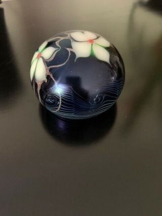 1977 Orient & Flume Art Glass Blue Paperweight W/white Iridescent Flowers Signed