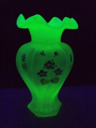 Fenton Topaz Opalescent Vaseline Glass Painted Rib Optic Vase Purple Flowers 2