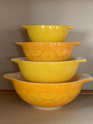 Pyrex Daisy/ Sunflower Complete Set Of 4 Nesting Cinderella Mixing Bowls
