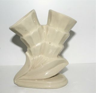 Vintage Unique Marked Shawnee Art Pottery Double Bud Vase Usa Ivory 6.  75 " X 5 "