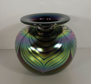 Signed Stuart Abelman Iridescent Pulled Peacock Feather Art Glass Vase Purple