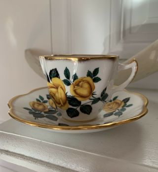 Vintage Rosina Bone China England Floral Gold Trim Tea Cup And Saucer 5551